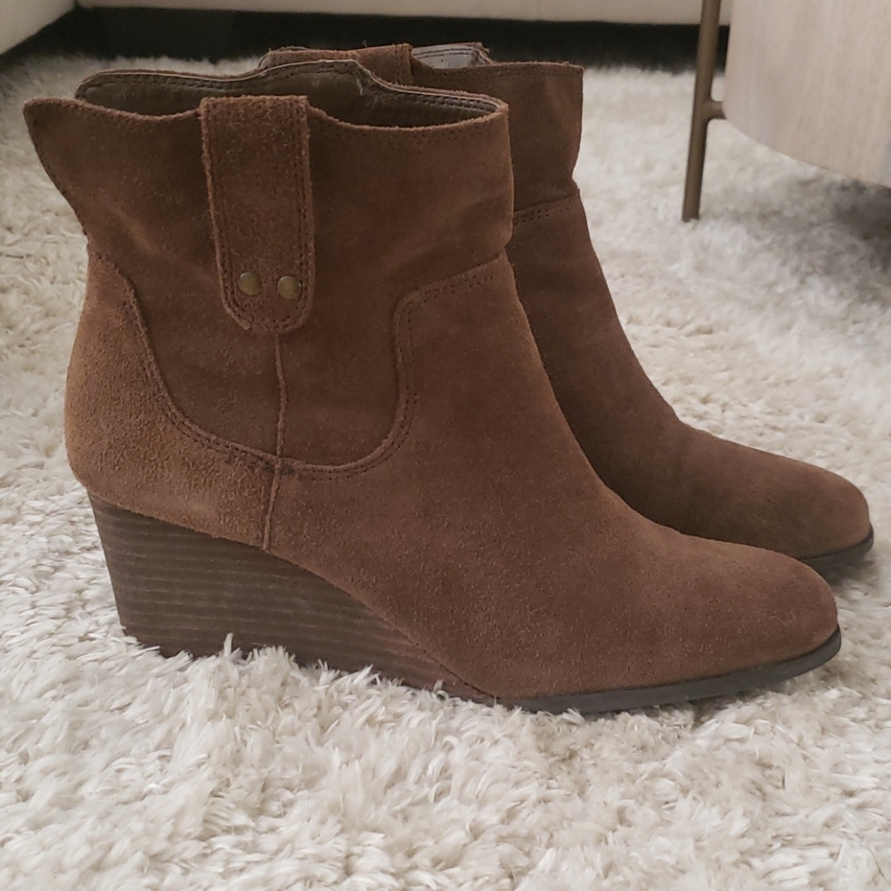 🍁Lucky Brad suede wedge booties 🍁 - Picture 5 of 10